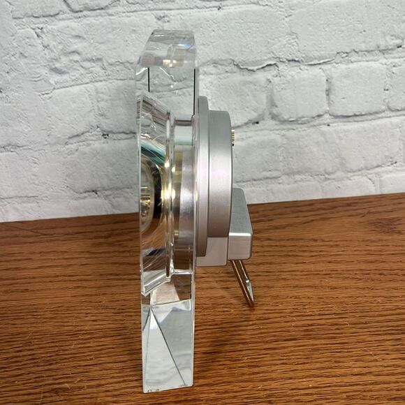 Stunning Bulova crystal clock that shows the gears moving as it works. - Picture 4 of 6